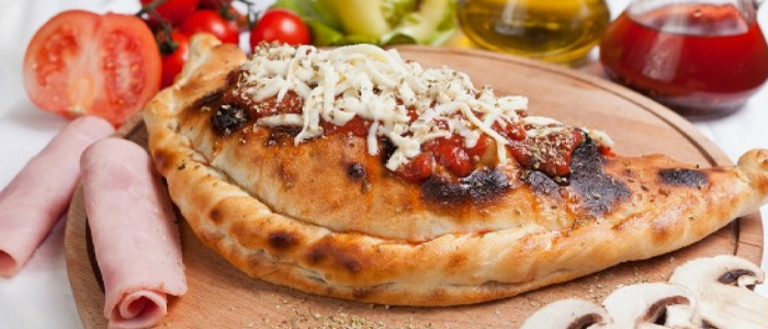 Chicken Tikka Hot Garlic Chilli Calzone  10" 